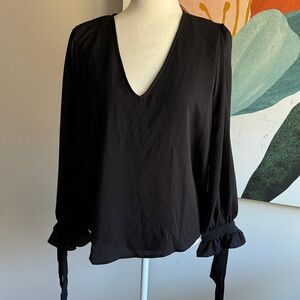🖤 CeCe Tie-Sleeve Blouse 🖤